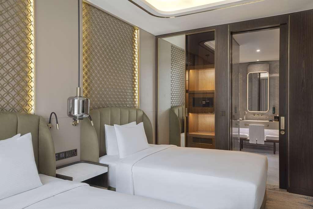 Embassy Suites By Hilton Dubai Business Bay Δωμάτιο φωτογραφία