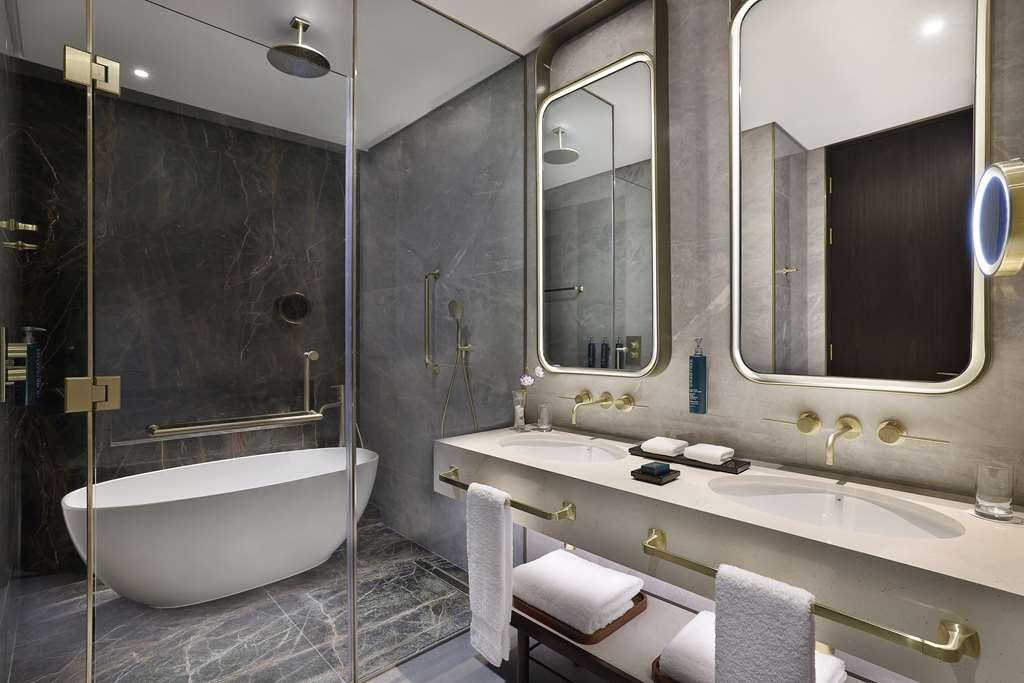 Embassy Suites By Hilton Dubai Business Bay Δωμάτιο φωτογραφία