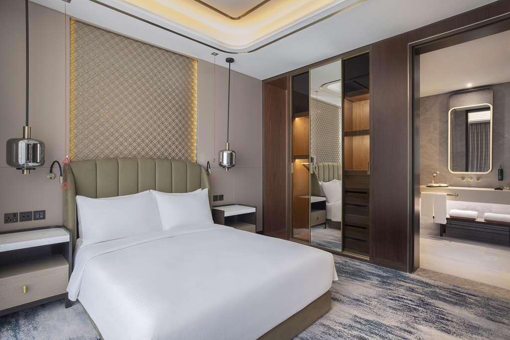 Embassy Suites By Hilton Dubai Business Bay Δωμάτιο φωτογραφία