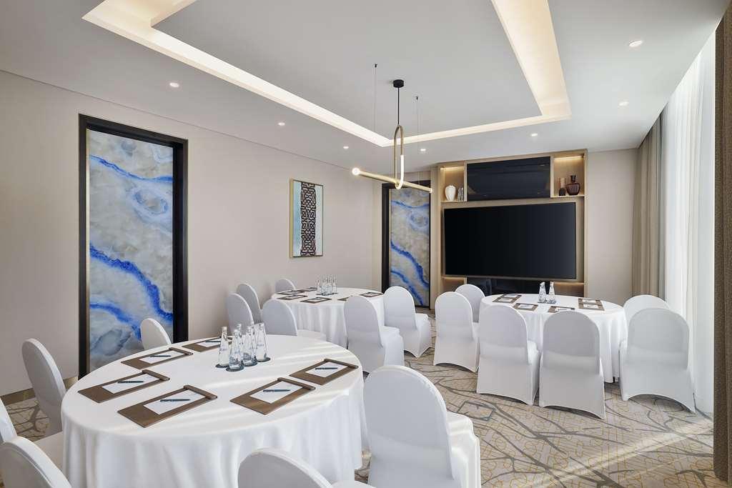 Embassy Suites By Hilton Dubai Business Bay Ανέσεις φωτογραφία
