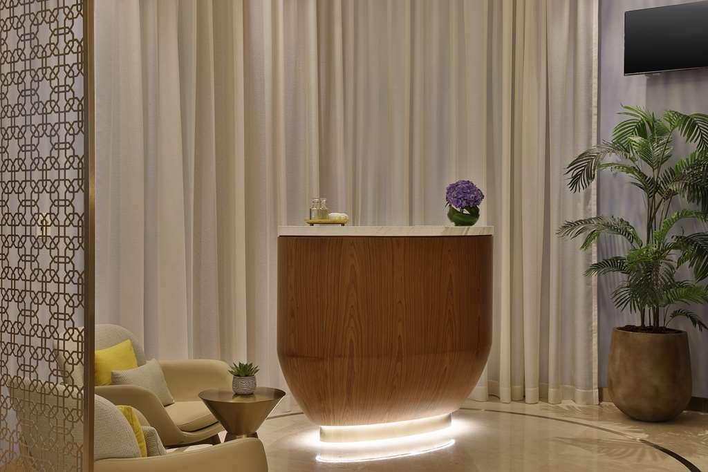 Embassy Suites By Hilton Dubai Business Bay Ανέσεις φωτογραφία