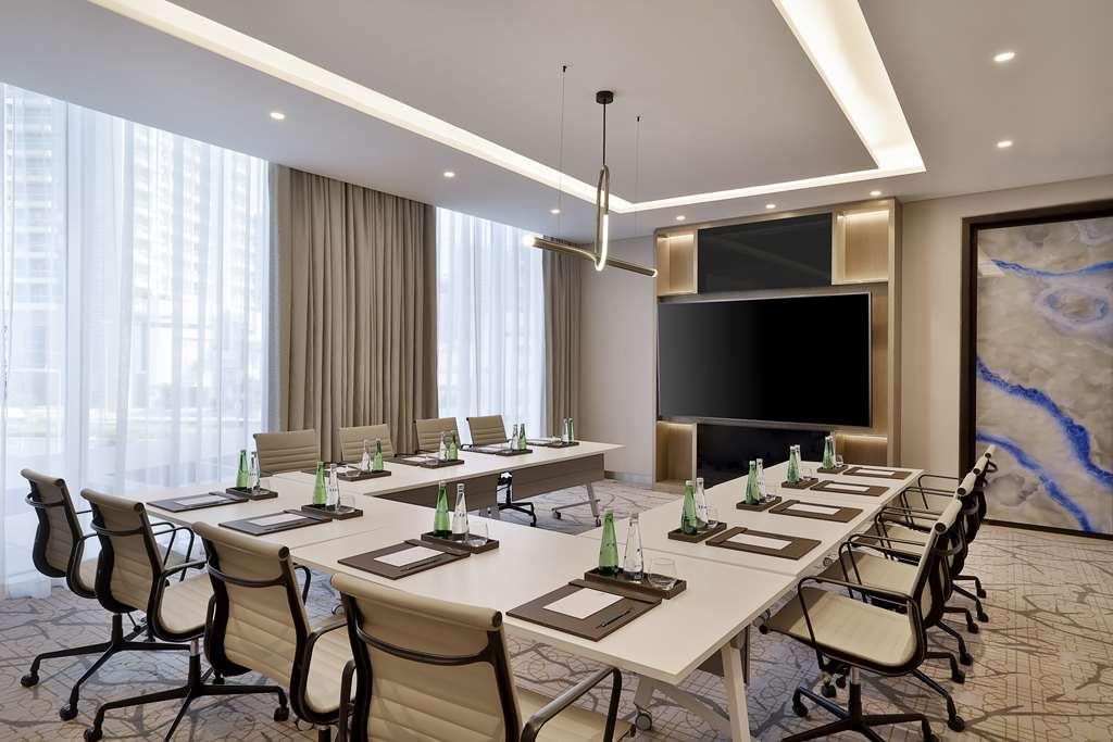 Embassy Suites By Hilton Dubai Business Bay Ανέσεις φωτογραφία