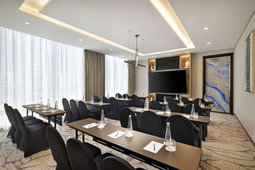 Embassy Suites By Hilton Dubai Business Bay Ανέσεις φωτογραφία