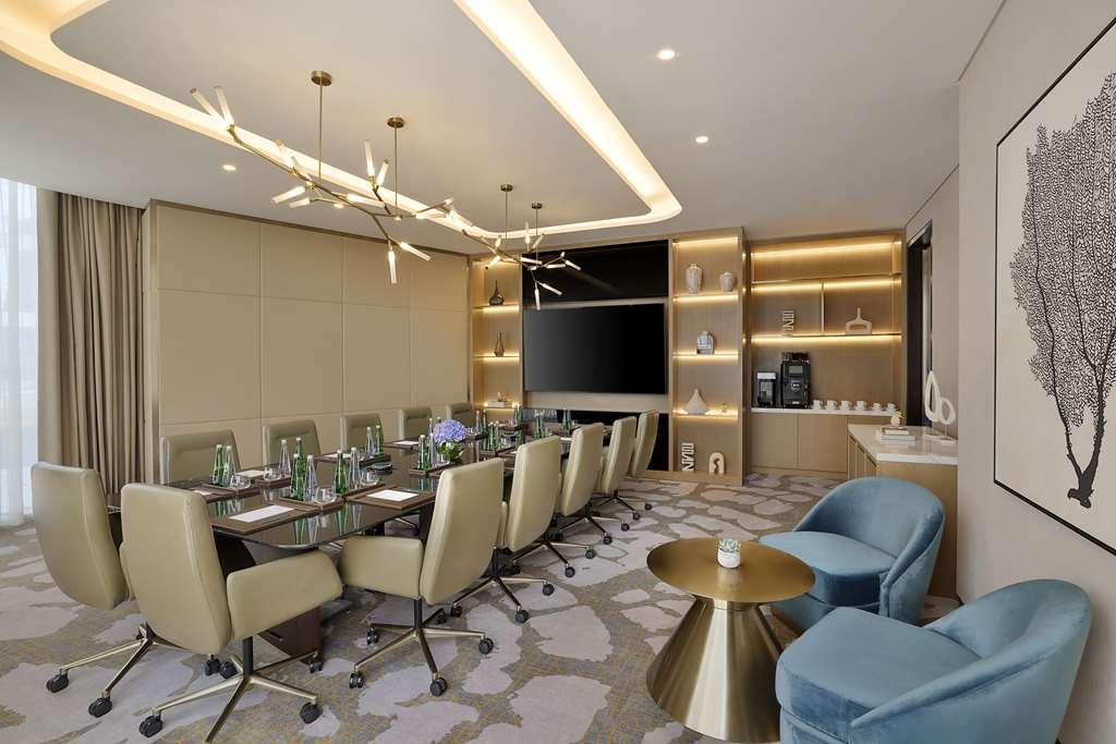 Embassy Suites By Hilton Dubai Business Bay Ανέσεις φωτογραφία
