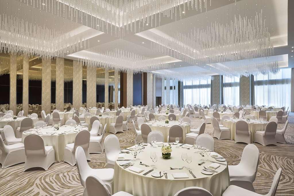 Embassy Suites By Hilton Dubai Business Bay Ανέσεις φωτογραφία