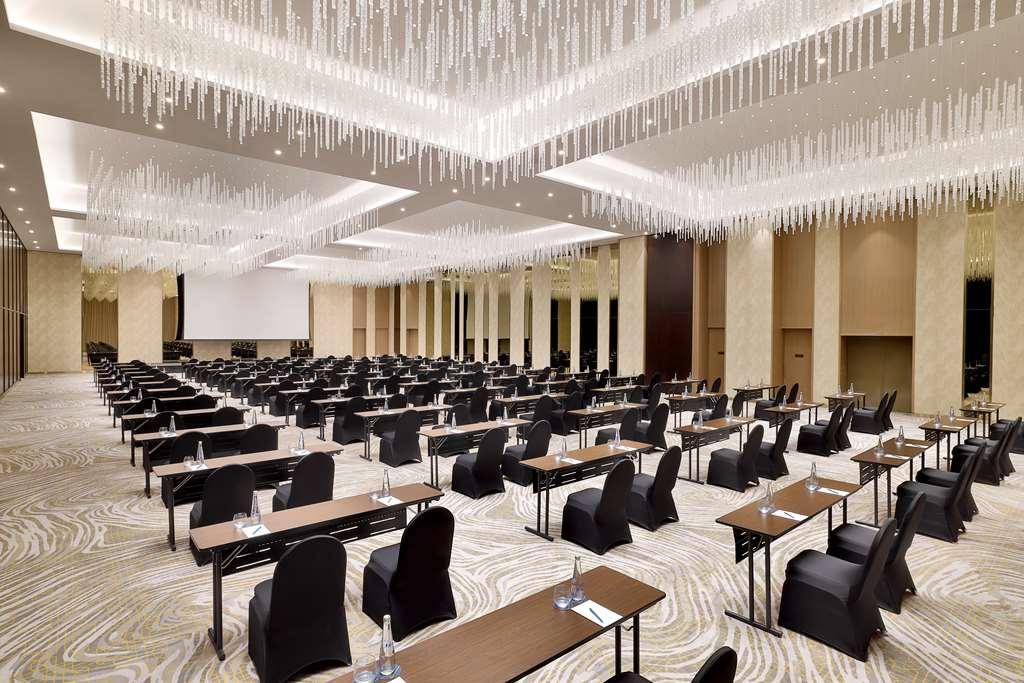 Embassy Suites By Hilton Dubai Business Bay Ανέσεις φωτογραφία